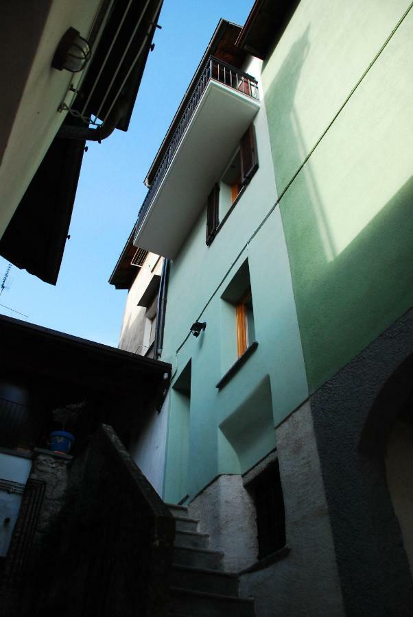 Villa La casa del borgo Dervio Esterno foto